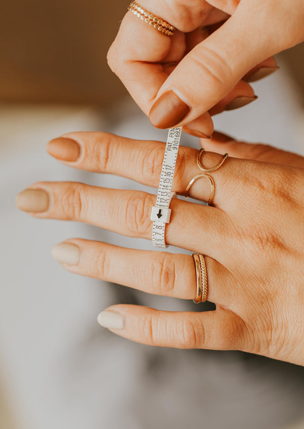 How to use a ring sizer by Hello Adorn.